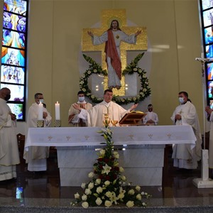 Pomoćni biskup Ivan Šaško predvodi euharistijsko slavlje Vazma u Karlovcu